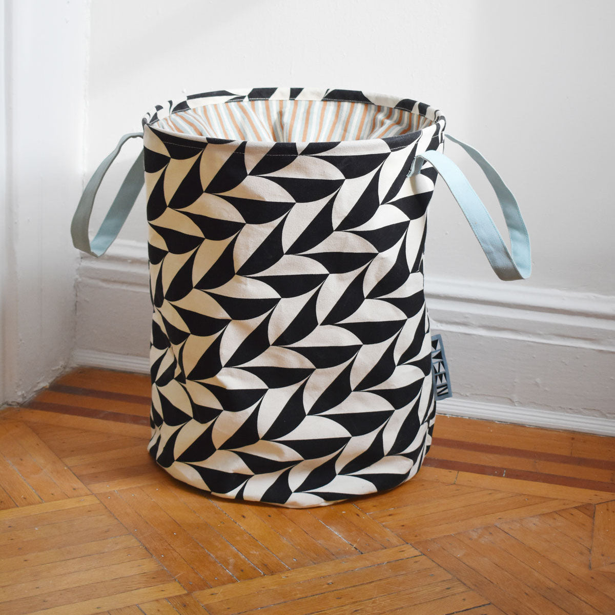 Canvas Laundry Hamper - Scallop
