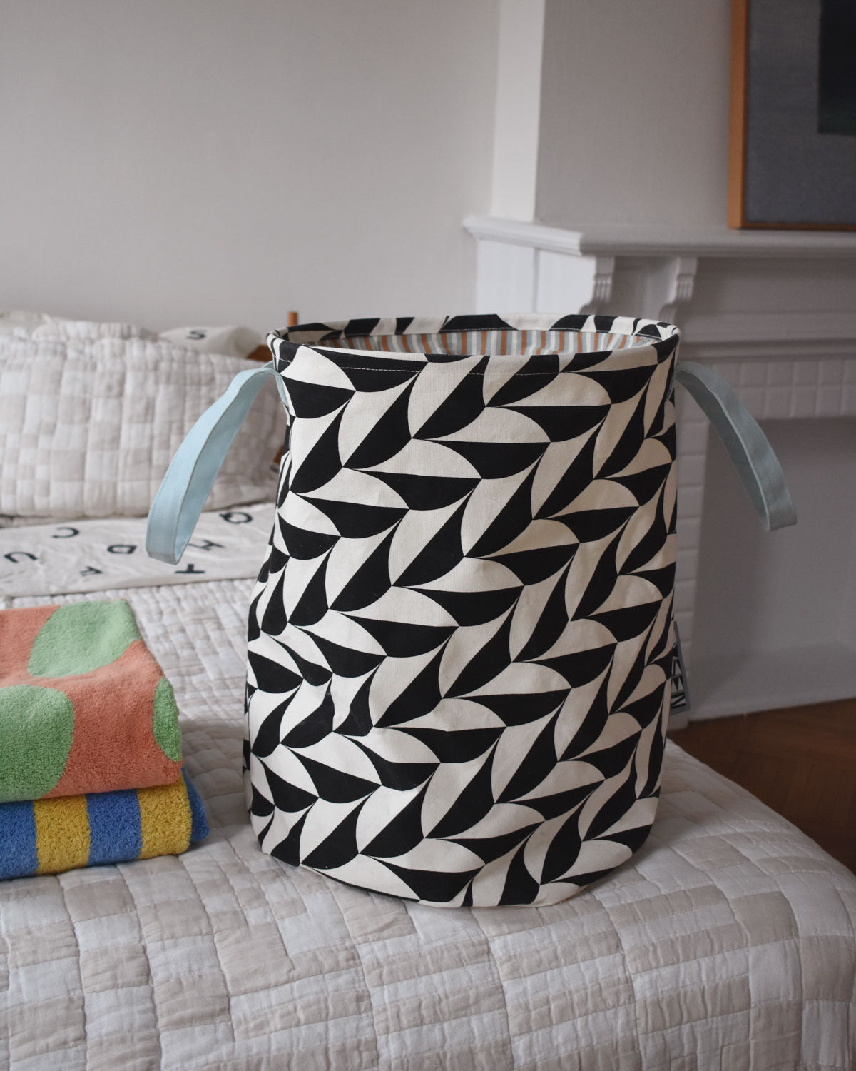 Dusen Dusen Scallop Laundry Hamper - Thumbnail 3